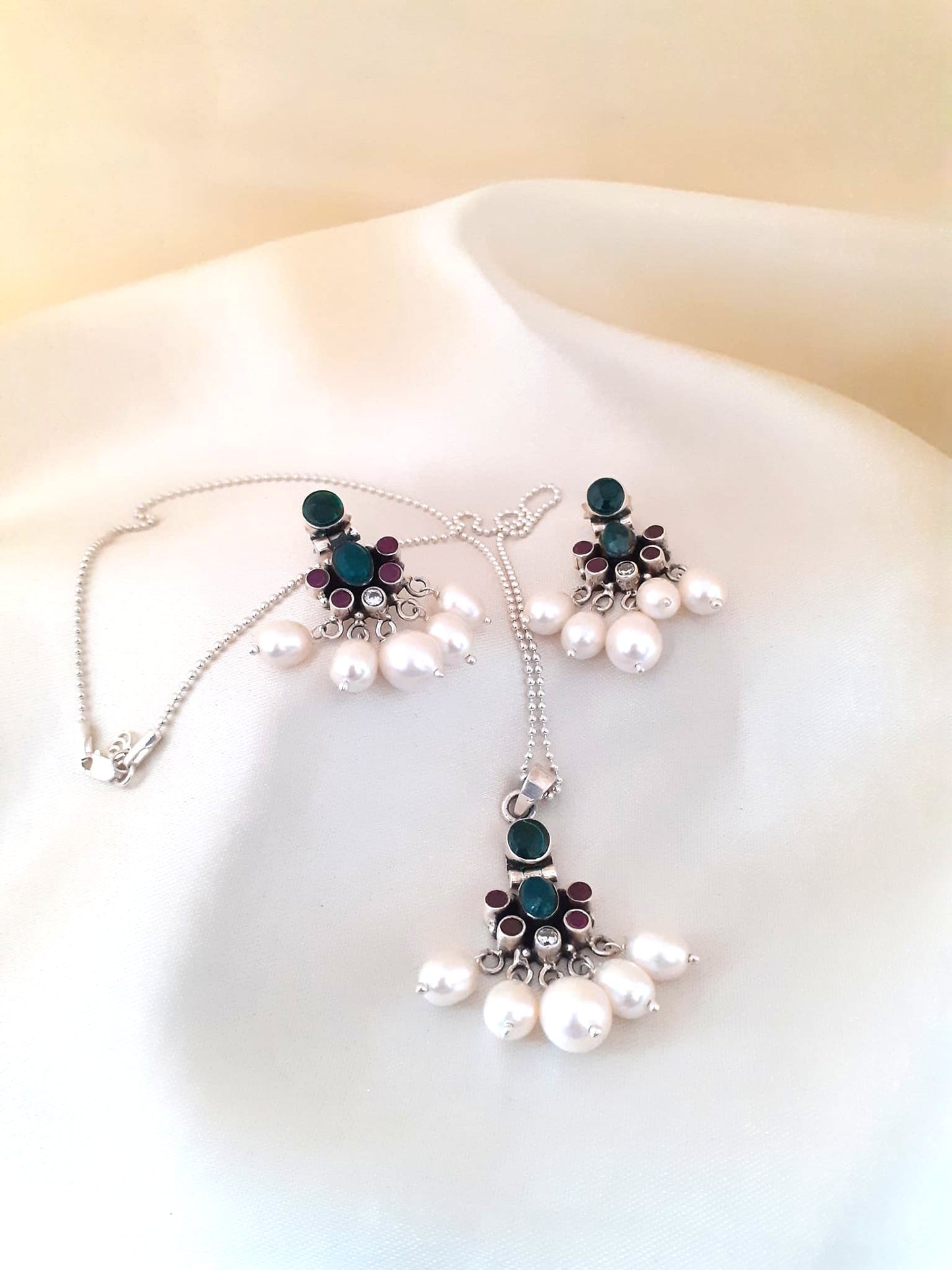 Sterling Silver Jewellery..Sterling Silver ChainSet Silver Pearl Emerald and Pearl Pendent Earrings Chain Set..Trendy